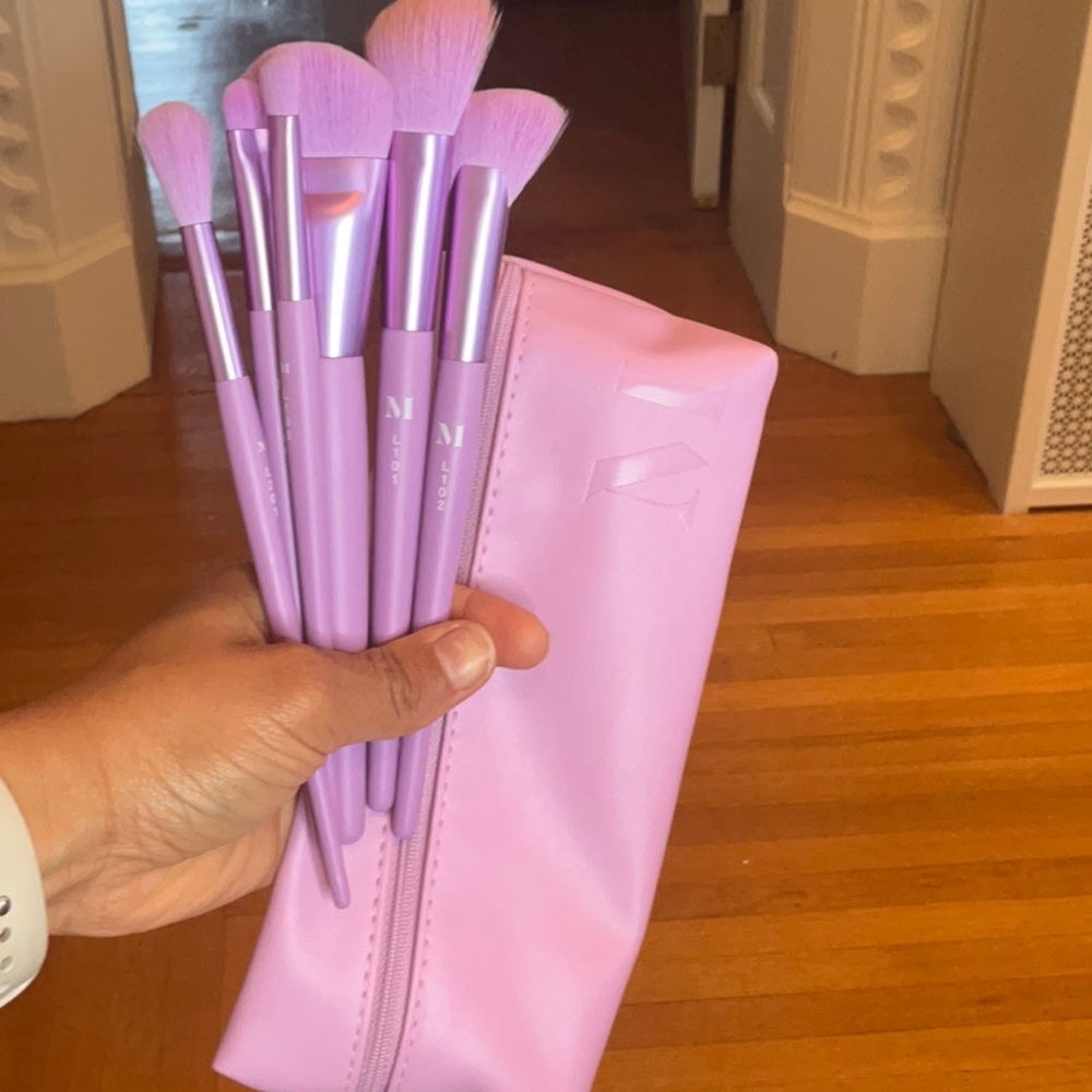 M Brush